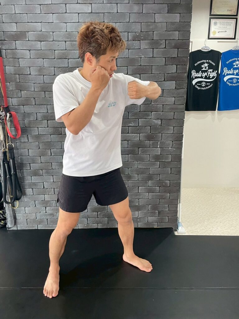 肘が内側に入る